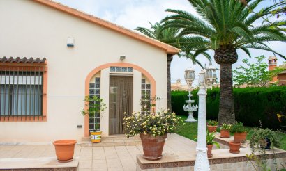 Resale - Villa / Semi detached - Orihuela Costa - MUY CERCA DE LA PLAYA