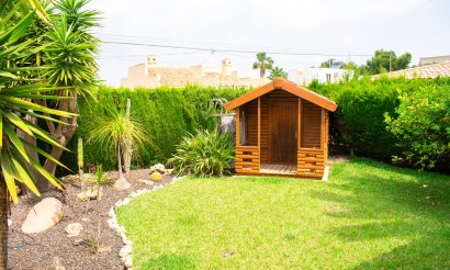Resale - Villa / Semi detached - Orihuela Costa - MUY CERCA DE LA PLAYA