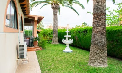 Resale - Villa / Semi detached - Orihuela Costa - MUY CERCA DE LA PLAYA