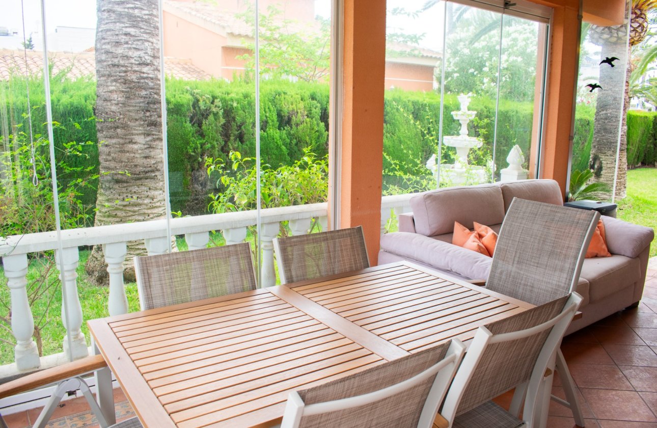 Resale - Villa / Semi detached - Orihuela Costa - MUY CERCA DE LA PLAYA