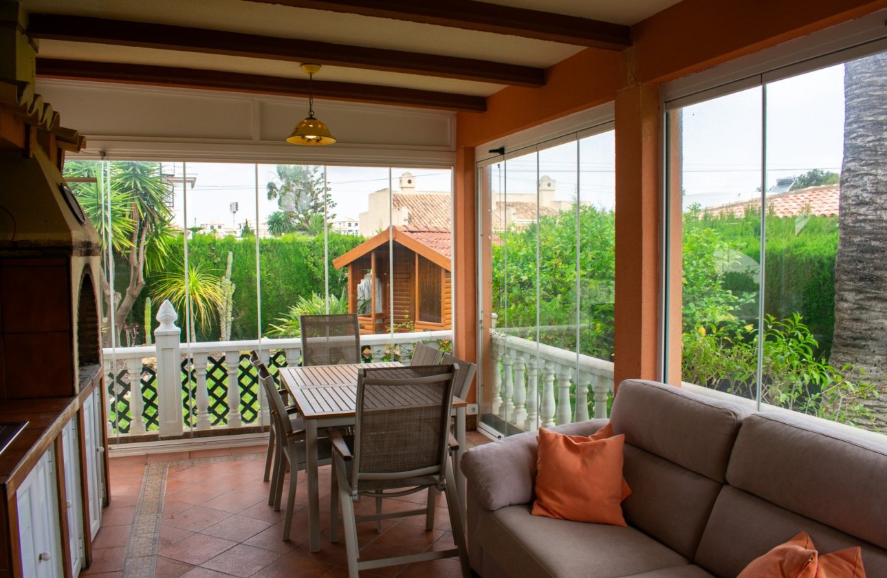 Resale - Villa / Semi detached - Orihuela Costa - MUY CERCA DE LA PLAYA