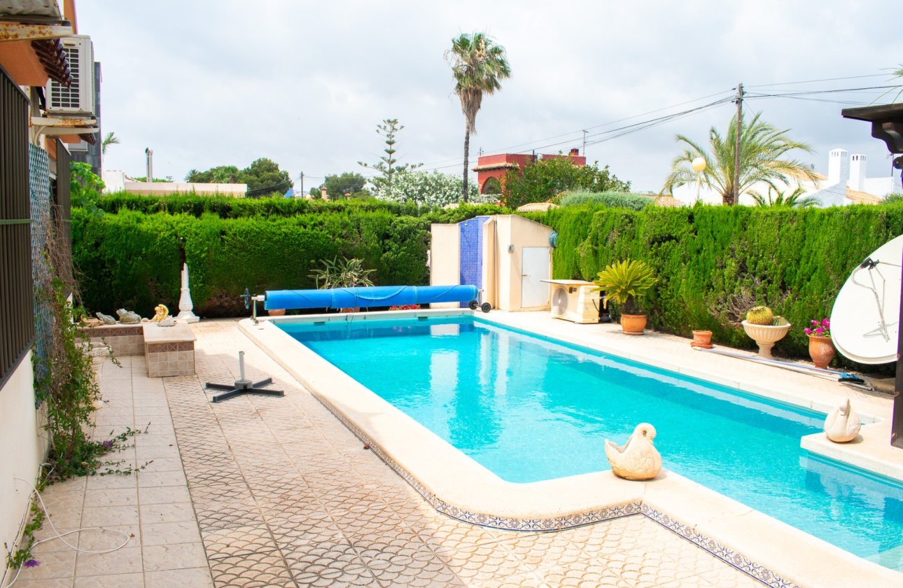 Resale - Villa / Semi detached - Orihuela Costa - MUY CERCA DE LA PLAYA