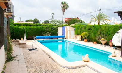 Resale - Villa / Semi detached - Orihuela Costa - MUY CERCA DE LA PLAYA