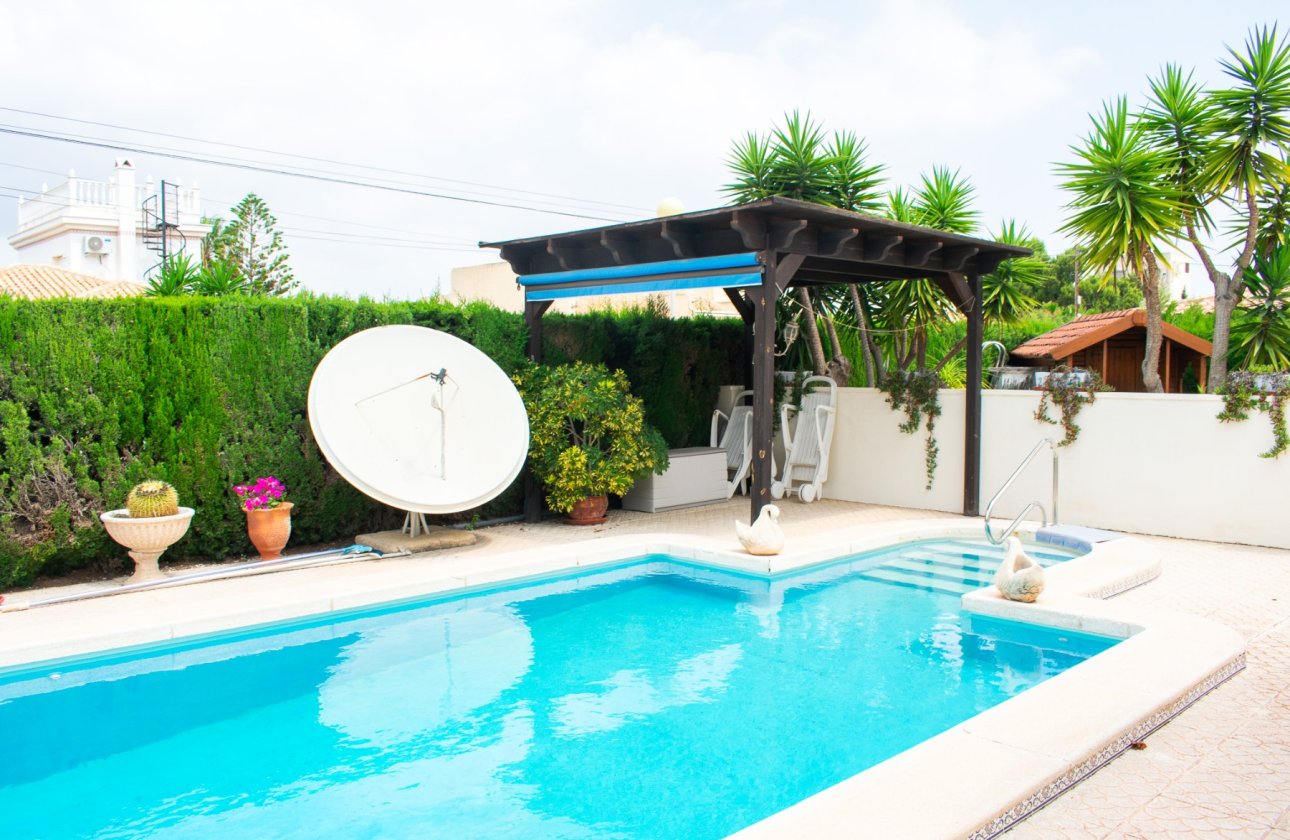 Resale - Villa / Semi detached - Orihuela Costa - MUY CERCA DE LA PLAYA