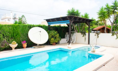 Resale - Villa / Semi detached - Orihuela Costa - MUY CERCA DE LA PLAYA