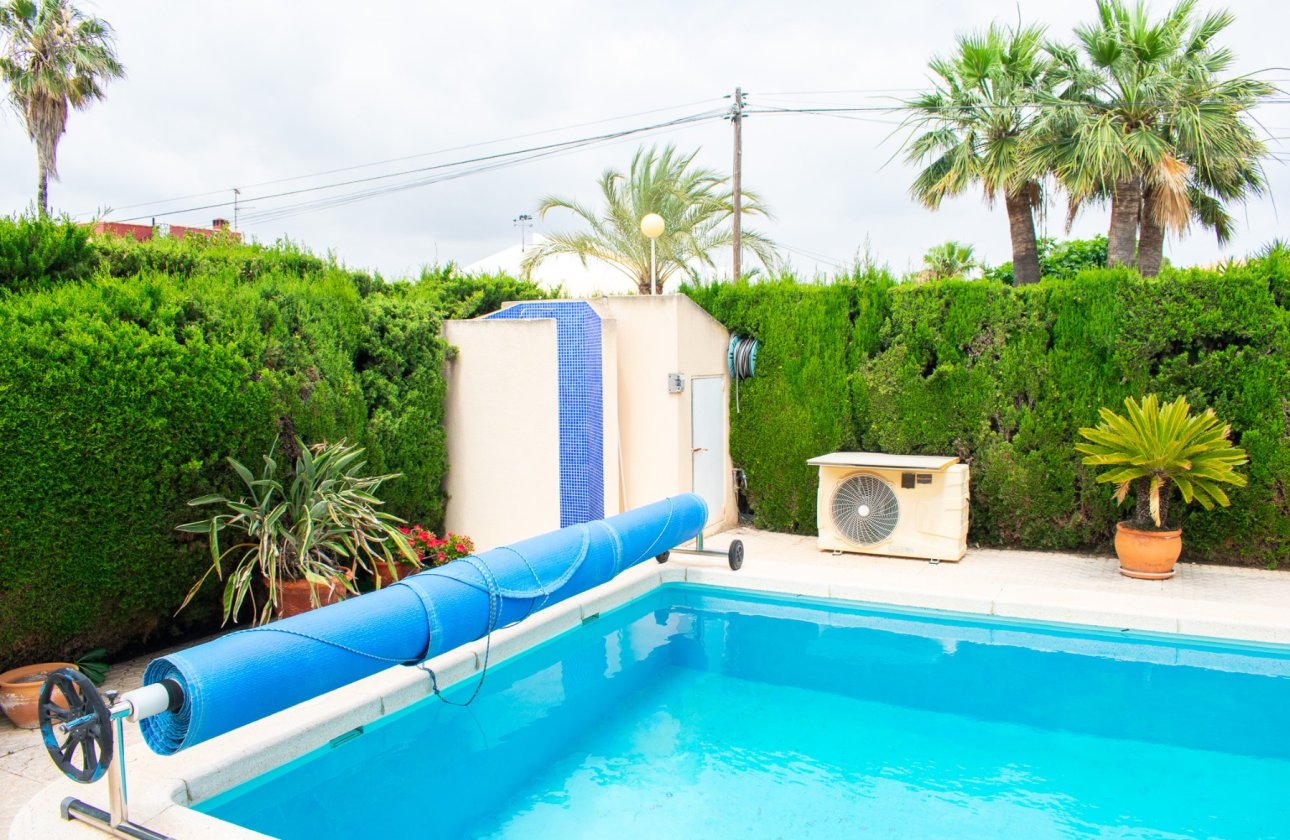 Resale - Villa / Semi detached - Orihuela Costa - MUY CERCA DE LA PLAYA