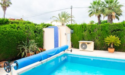 Resale - Villa / Semi detached - Orihuela Costa - MUY CERCA DE LA PLAYA