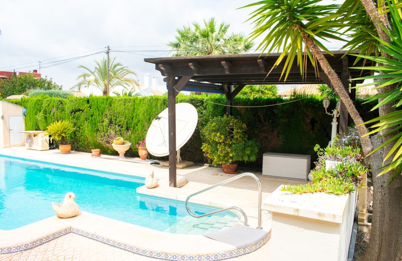 Resale - Villa / Semi detached - Orihuela Costa - MUY CERCA DE LA PLAYA