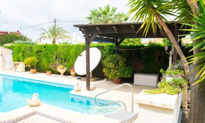 Resale - Villa / Semi detached - Orihuela Costa - MUY CERCA DE LA PLAYA