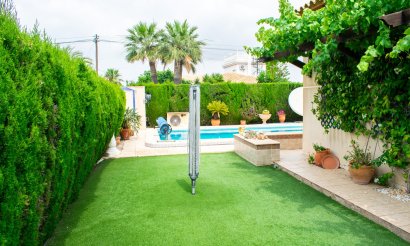 Resale - Villa / Semi detached - Orihuela Costa - MUY CERCA DE LA PLAYA