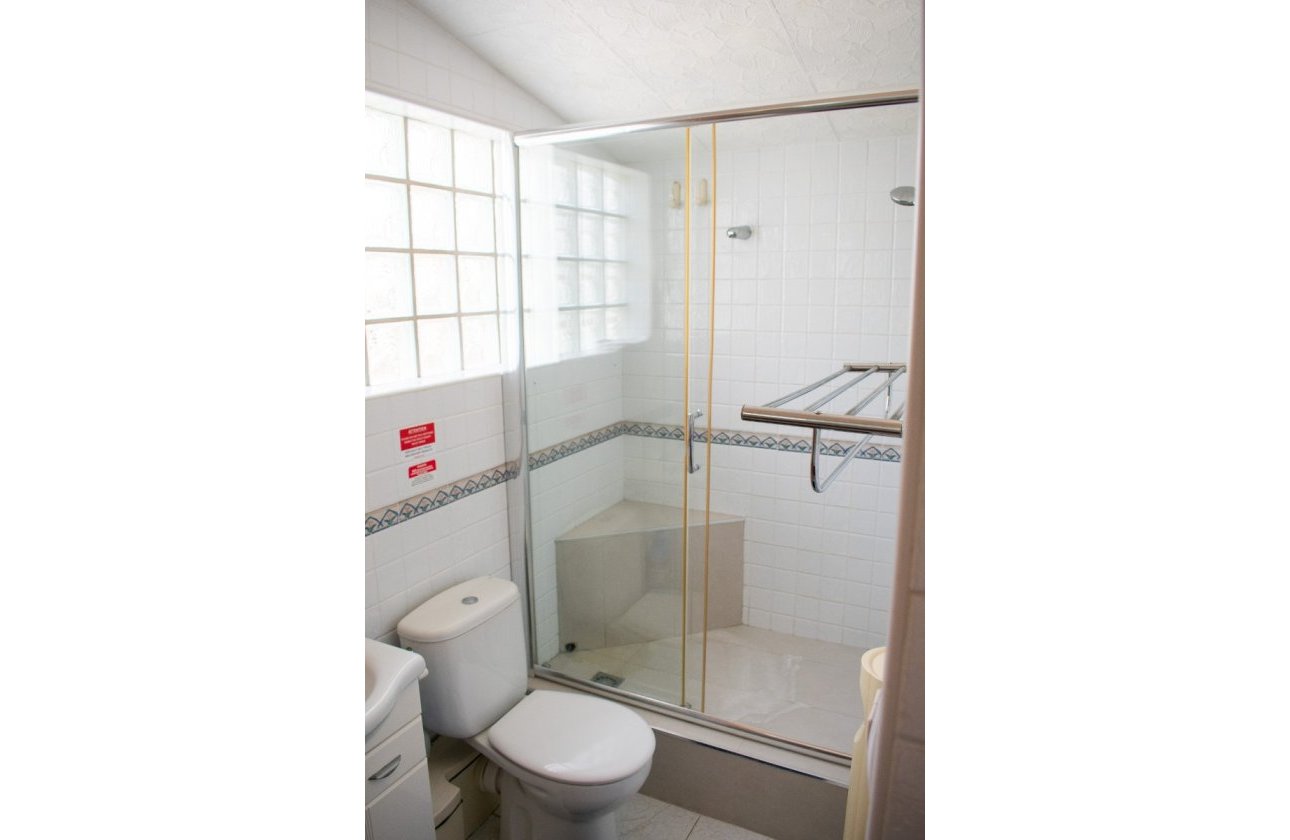 Resale - Villa / Semi detached - Orihuela Costa - MUY CERCA DE LA PLAYA