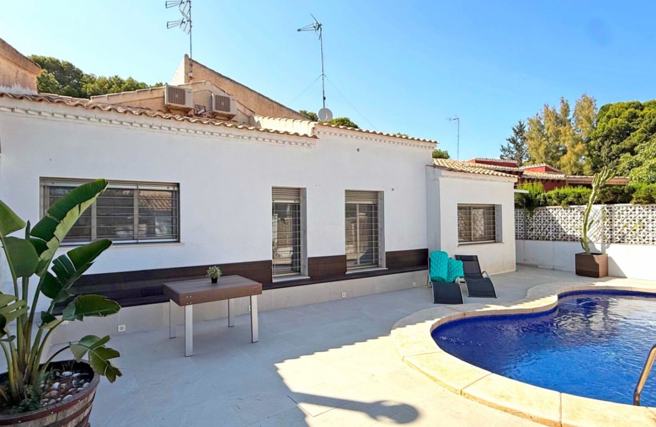 Resale - Villa - Orihuela Costa - Punta Prima