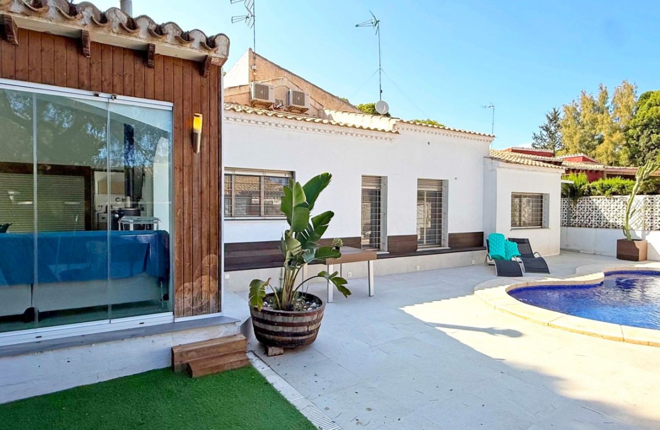 Resale - Villa - Orihuela Costa - Punta Prima