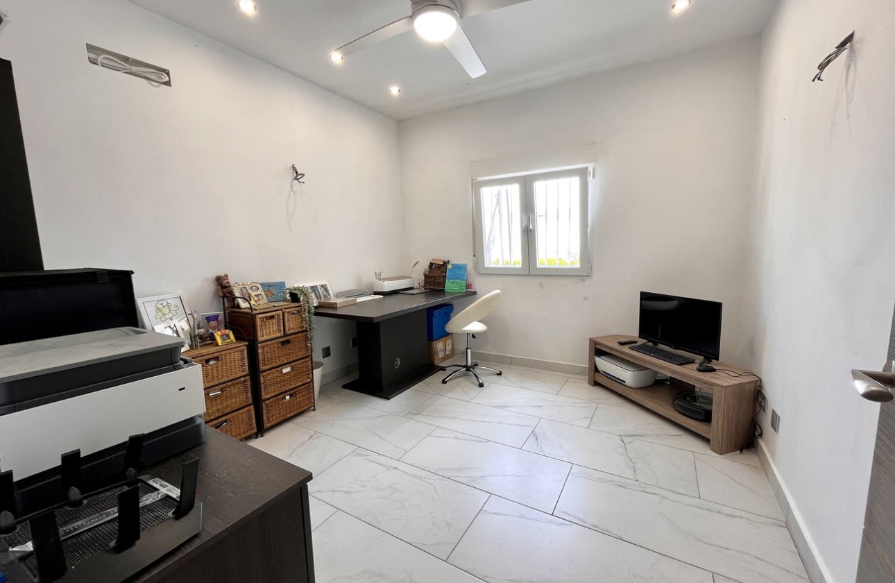 Resale - Villa - San Miguel de Salinas