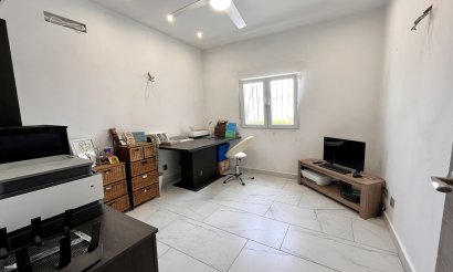 Resale - Villa - San Miguel de Salinas