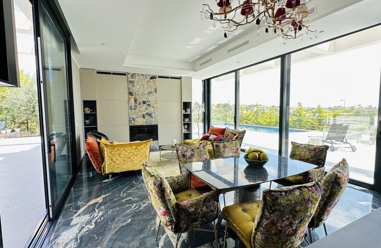 Resale - Villa - Las Colinas Golf Resort