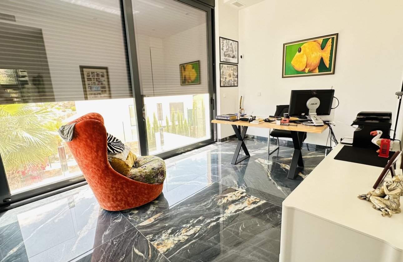 Resale - Villa - Las Colinas Golf Resort