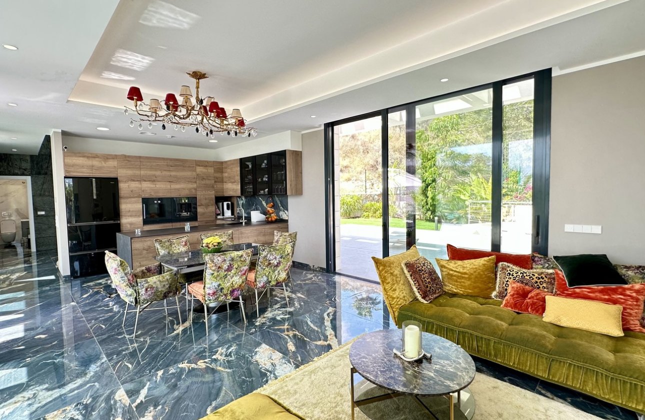 Resale - Villa - Las Colinas Golf Resort