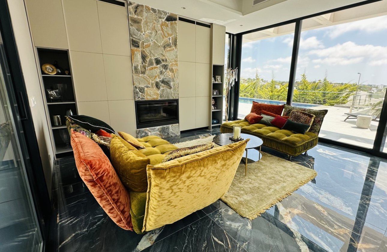 Resale - Villa - Las Colinas Golf Resort