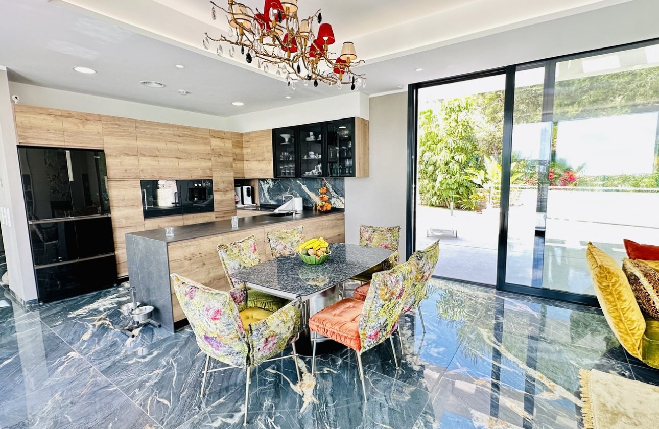 Resale - Villa - Las Colinas Golf Resort