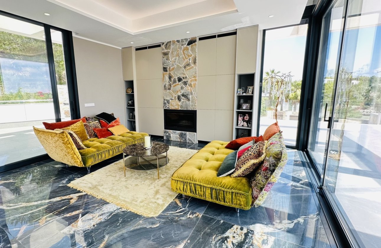 Resale - Villa - Las Colinas Golf Resort