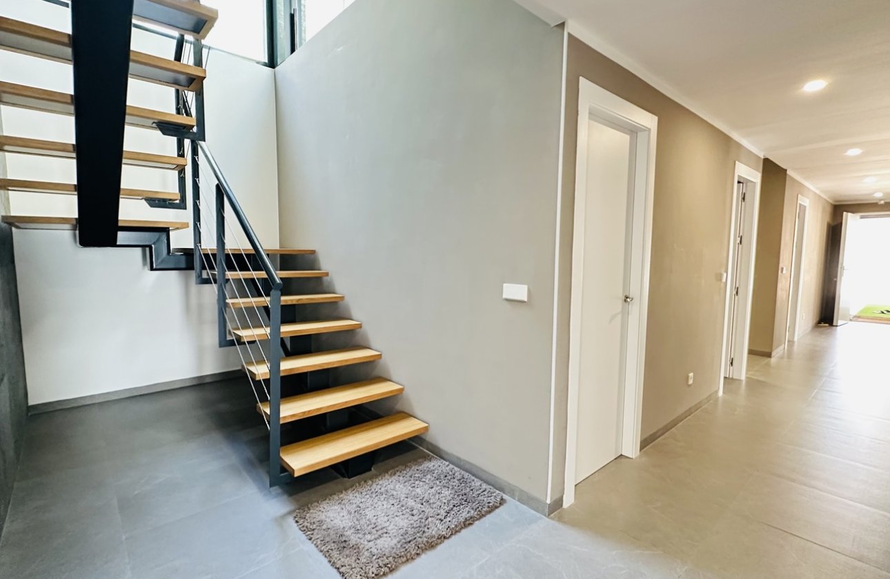 Resale - Villa - Las Colinas Golf Resort