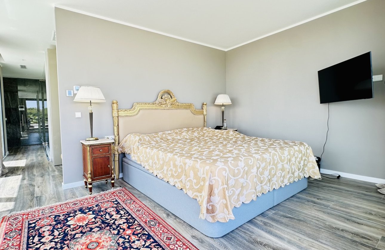 Resale - Villa - Las Colinas Golf Resort