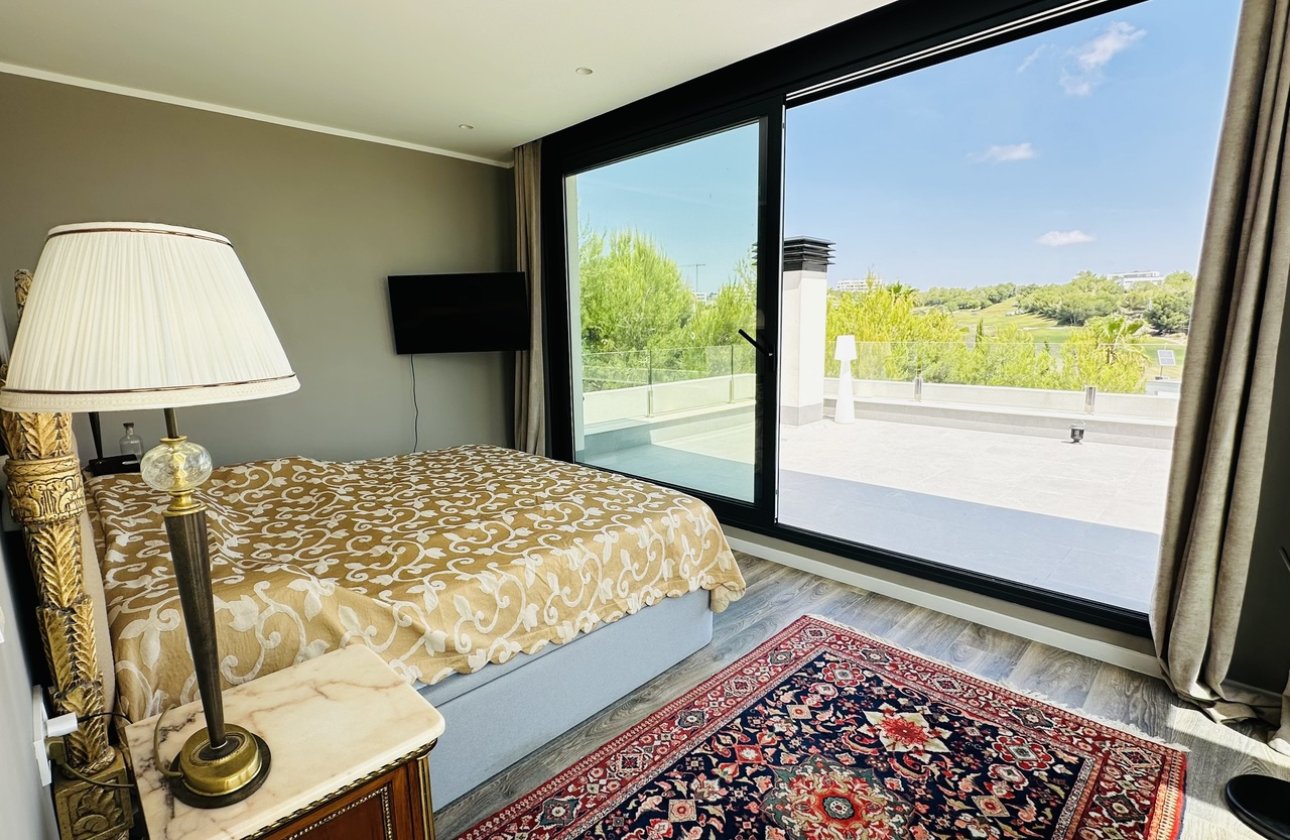 Resale - Villa - Las Colinas Golf Resort