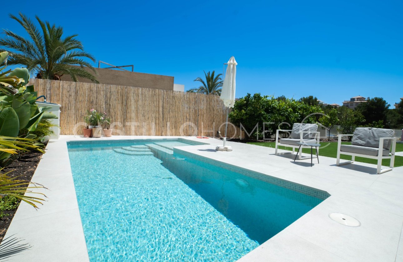 Resale - Villa - Orihuela Costa - La Zenia