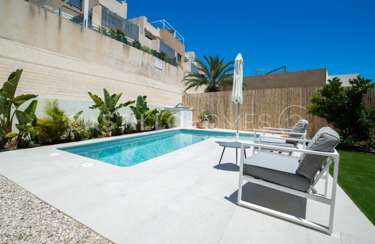Resale - Villa - Orihuela Costa - La Zenia