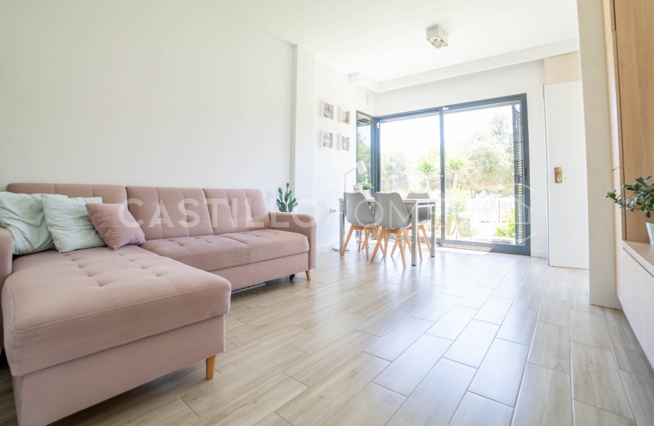 Resale - Villa - Orihuela Costa - La Zenia