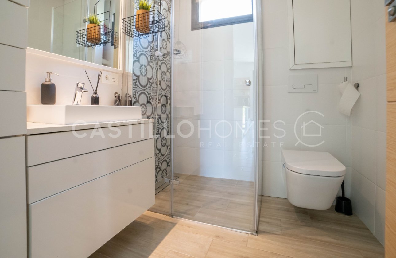 Resale - Villa - Orihuela Costa - La Zenia