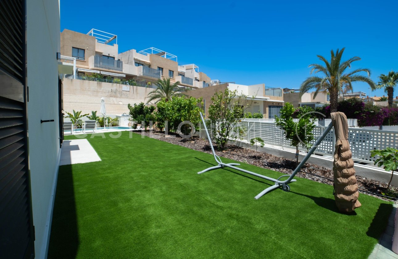 Resale - Villa - Orihuela Costa - La Zenia