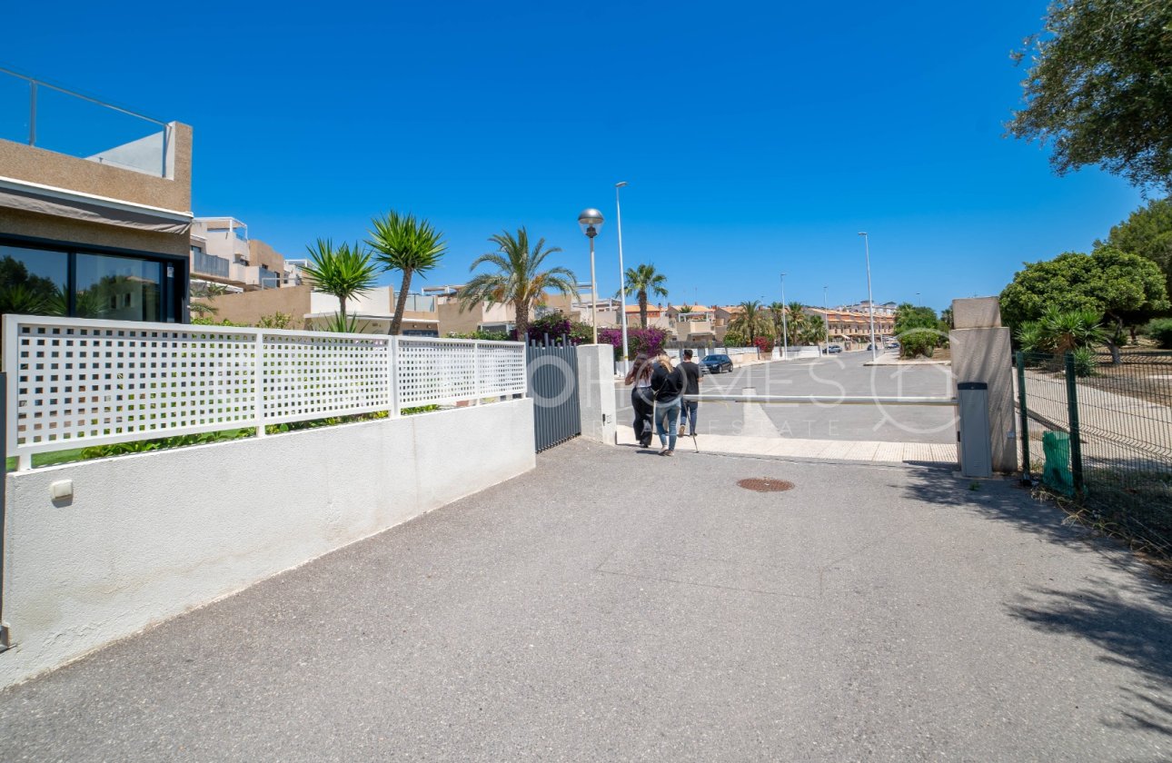 Resale - Villa - Orihuela Costa - La Zenia