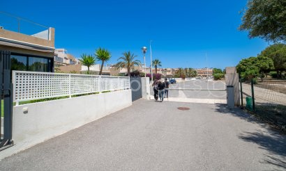 Resale - Villa - Orihuela Costa - La Zenia