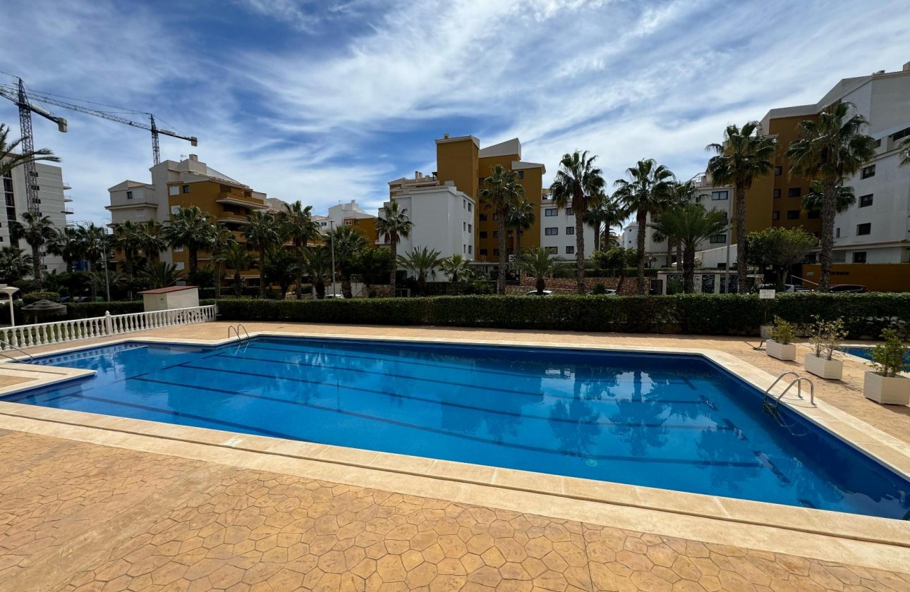 Resale - Apartment / flat - Torrevieja - Punta Prima