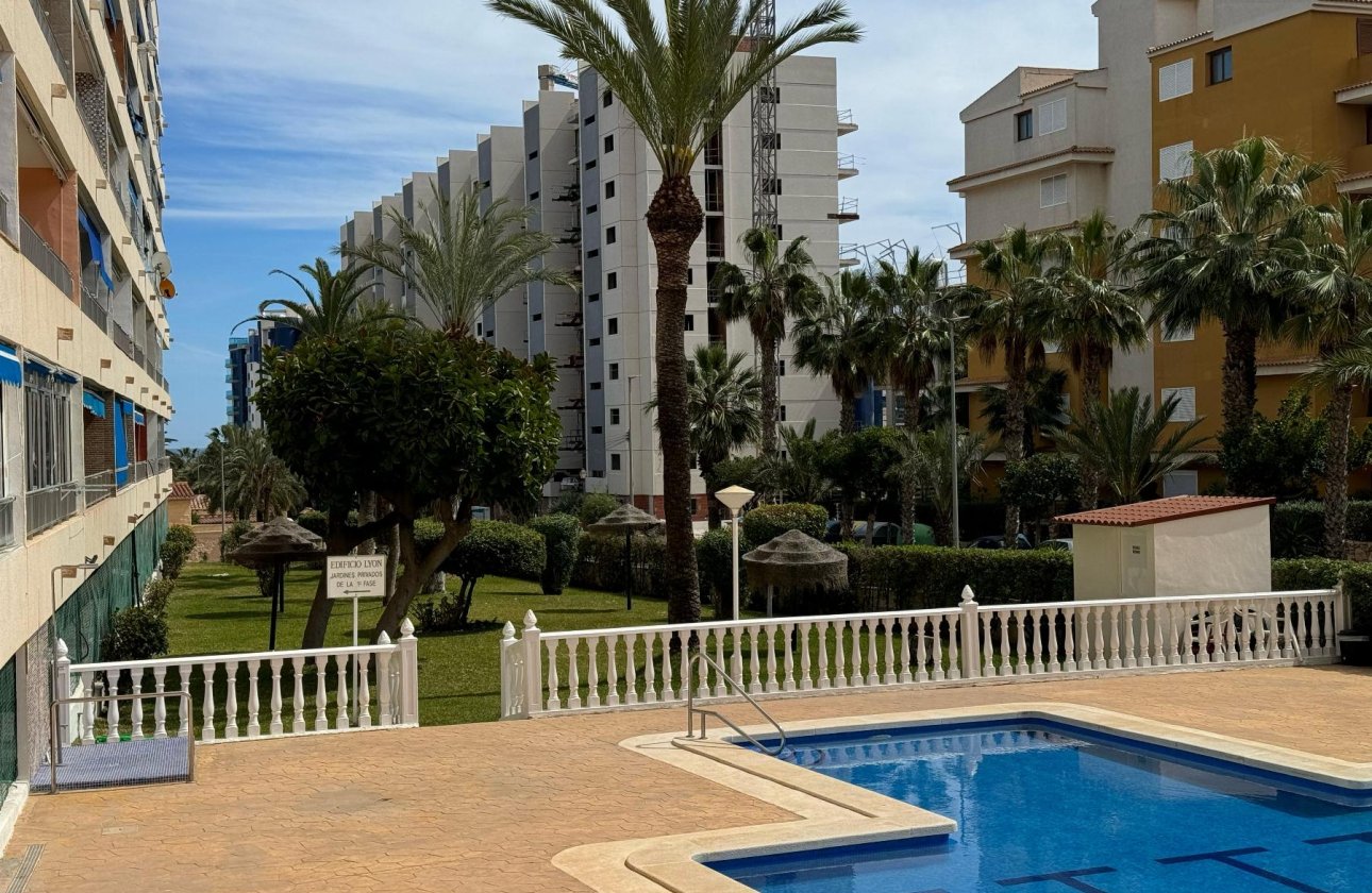 Resale - Apartment / flat - Torrevieja - Punta Prima