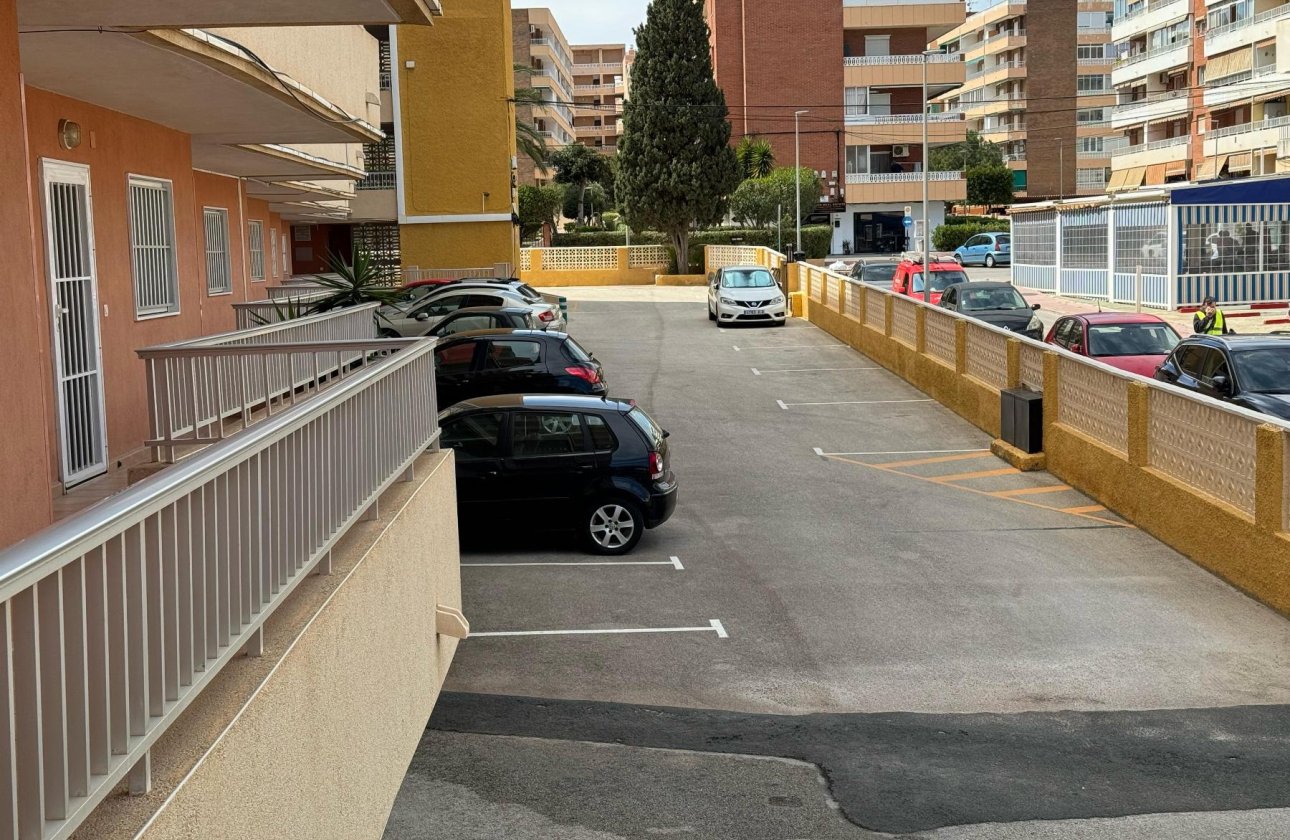 Resale - Apartment / flat - Torrevieja - Punta Prima