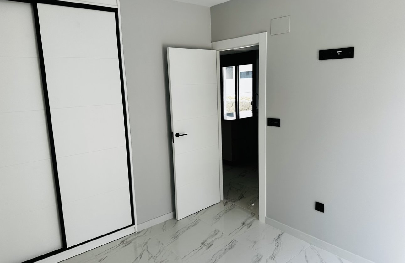 Resale - Apartment / flat - Punta Prima