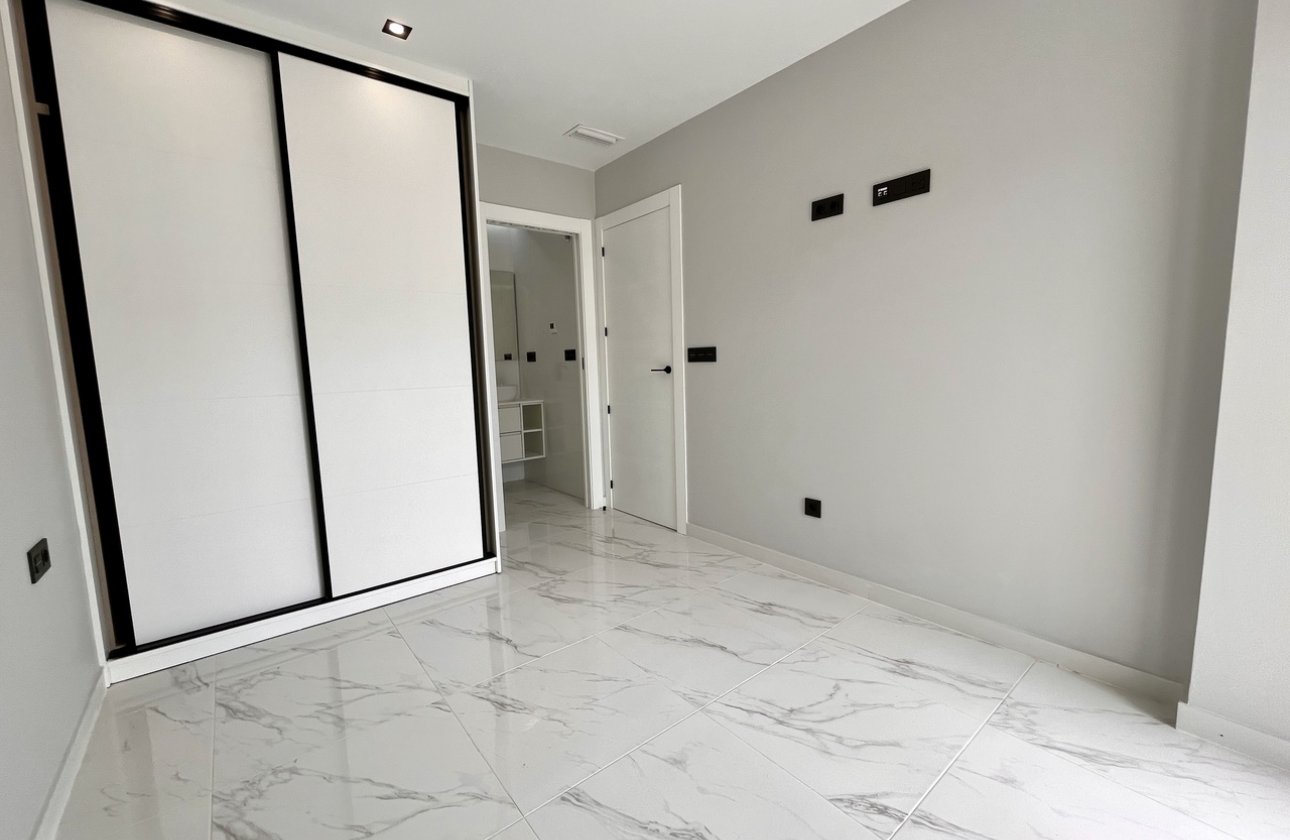 Resale - Apartment / flat - Punta Prima