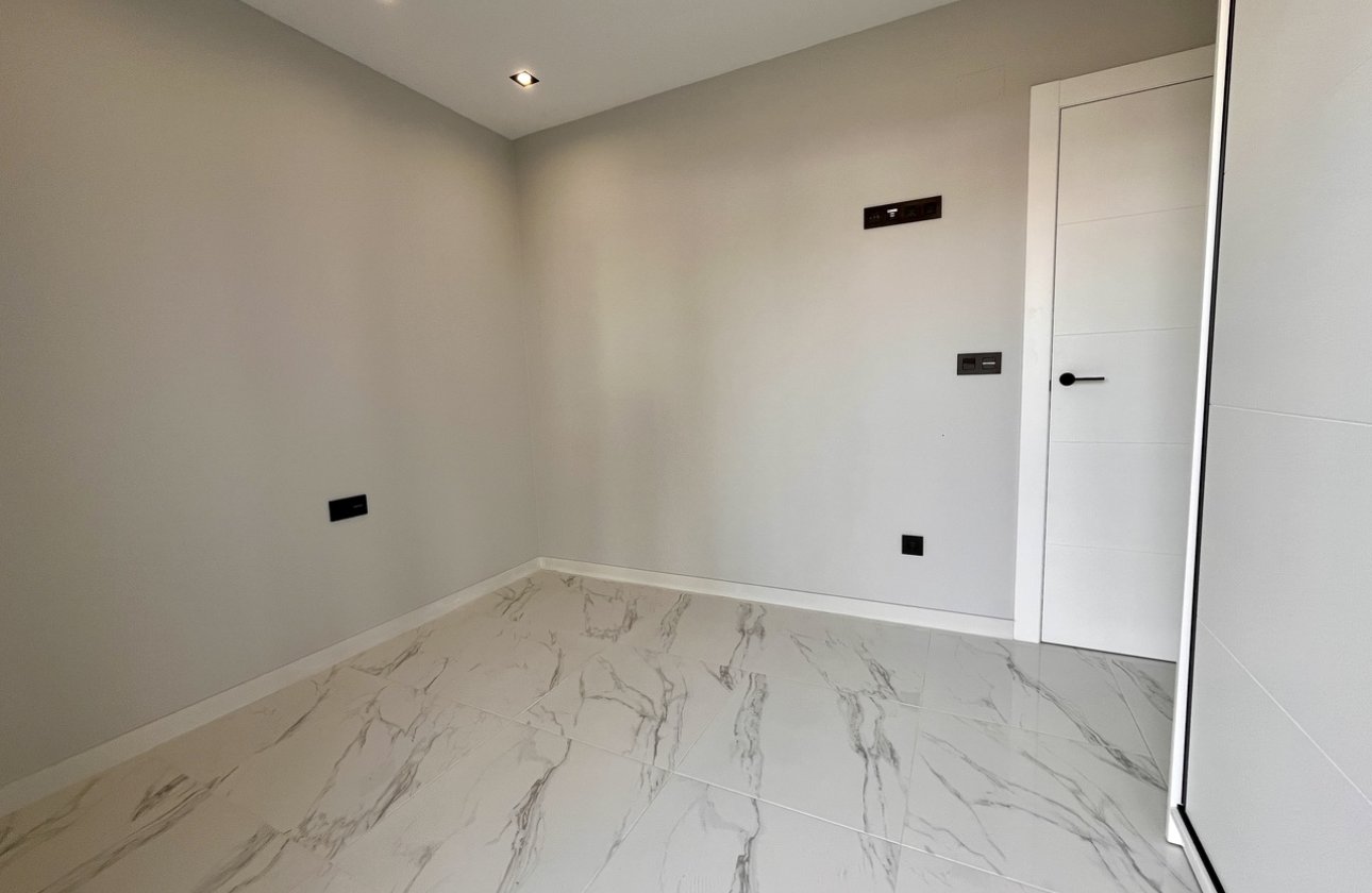 Resale - Apartment / flat - Punta Prima
