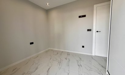 Resale - Apartment / flat - Punta Prima