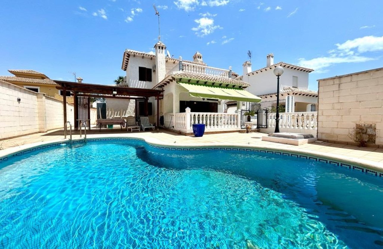 Resale - Villa - Orihuela Costa - La Zenia