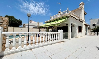 Resale - Villa - Orihuela Costa - La Zenia
