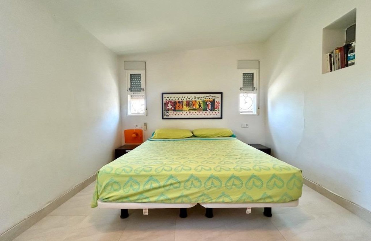 Resale - Villa - Orihuela Costa - La Zenia