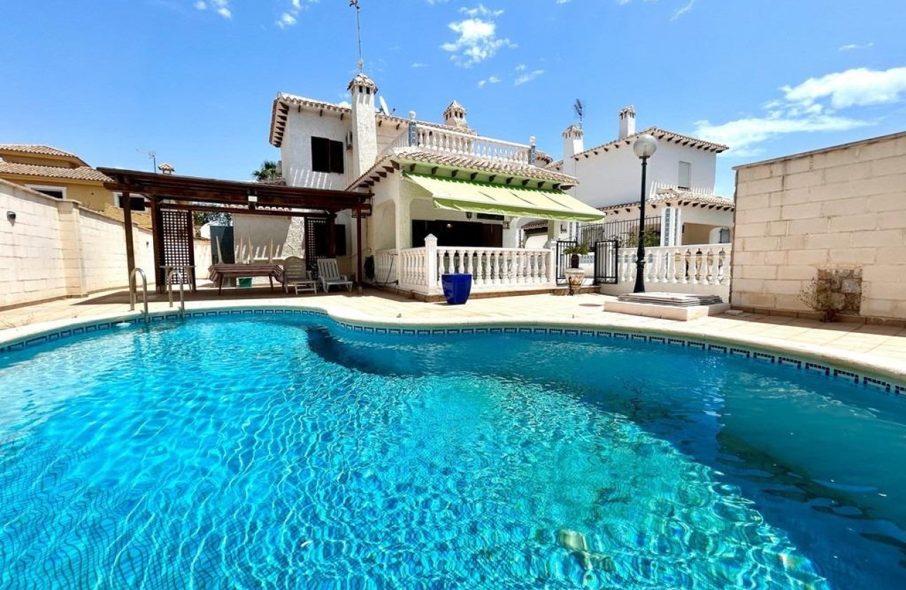 Resale - Villa - Orihuela Costa - La Zenia