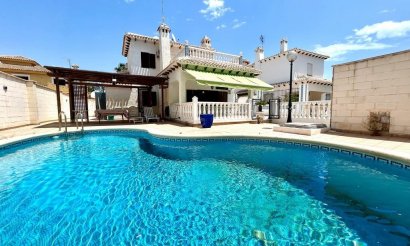 Resale - Villa - Orihuela Costa - La Zenia