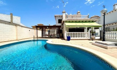 Resale - Villa - Orihuela Costa - La Zenia