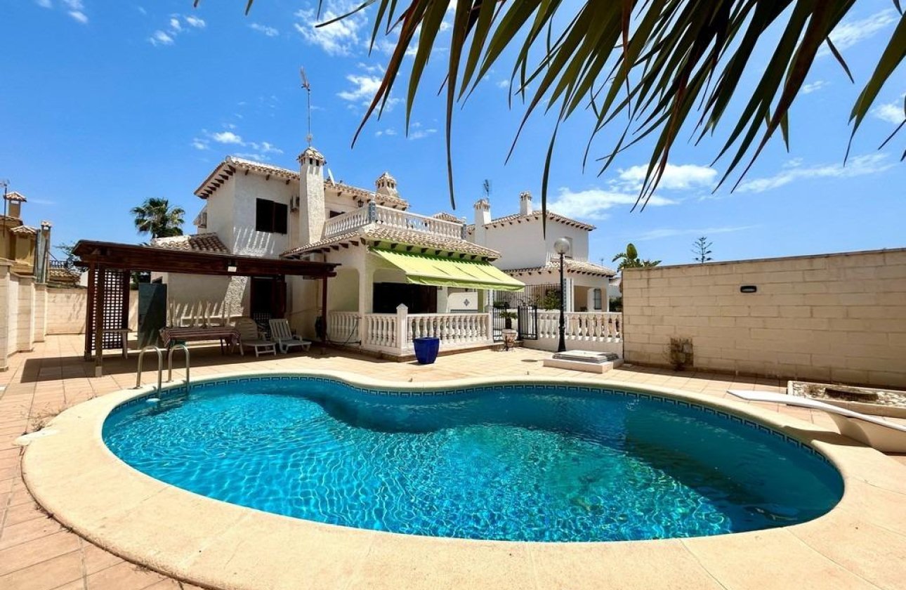 Resale - Villa - Orihuela Costa - La Zenia