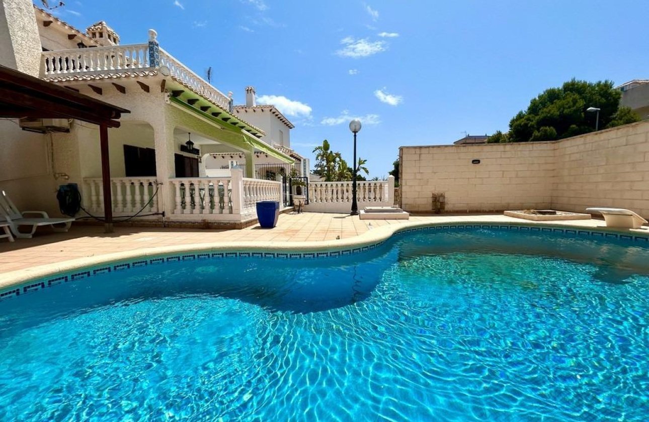 Resale - Villa - Orihuela Costa - La Zenia